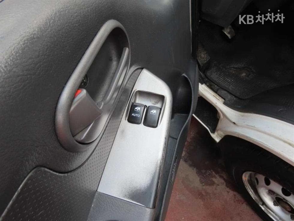Киа Бонго 3 (лек)1 тон Удължено междуосие Двойна Кабина CRDi DLX GX Специал (специален признак/издание) - 13