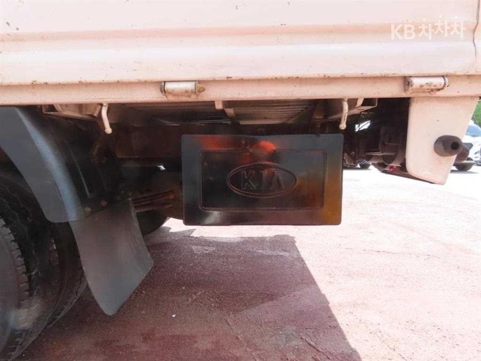 Киа Бонго 3 (лек)1 тон Удължено междуосие Двойна Кабина CRDi DLX GX Специал (специален признак/издание) - 17