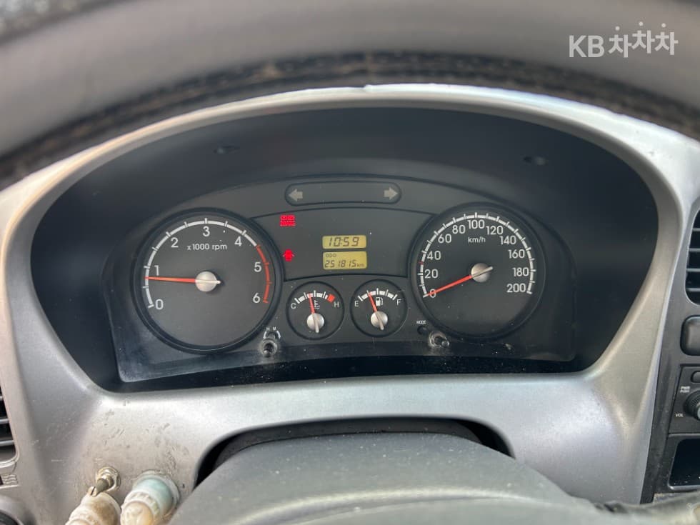 Киа Бонго 3 (лек)1 тон Удължено междуосие Двойна Кабина CRDi DLX GX Специал (специален признак/издание) - 9