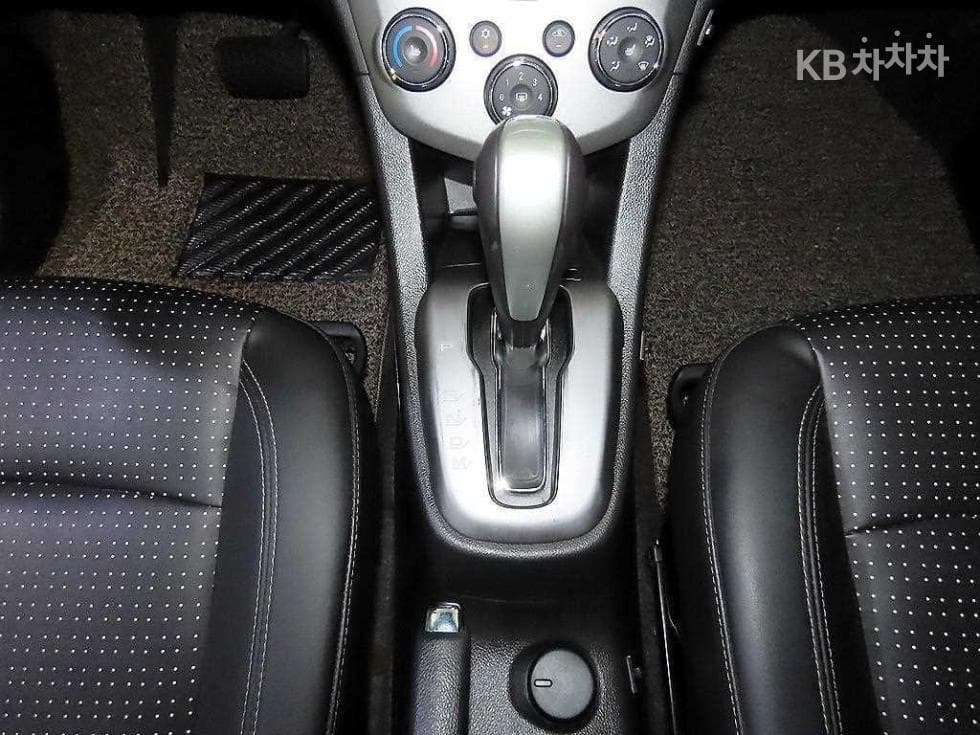 GM Korea The New (facelift) 아베오1.4 Turbo LT - 12