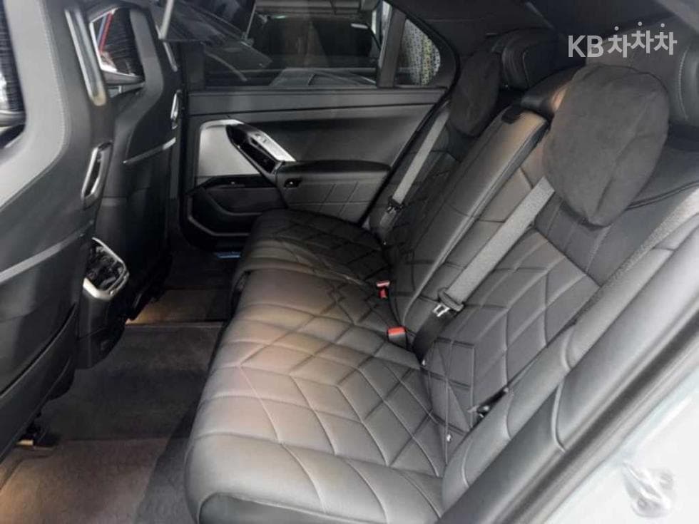 BMW 7시리즈(G70)740i xDrive M Sport - 7