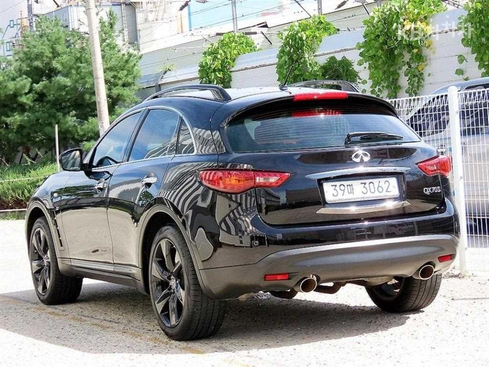 Местен피니티 QX70S 3.7 AWD - 3