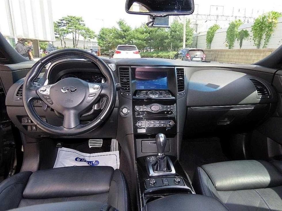 Местен피니티 QX70S 3.7 AWD - 7