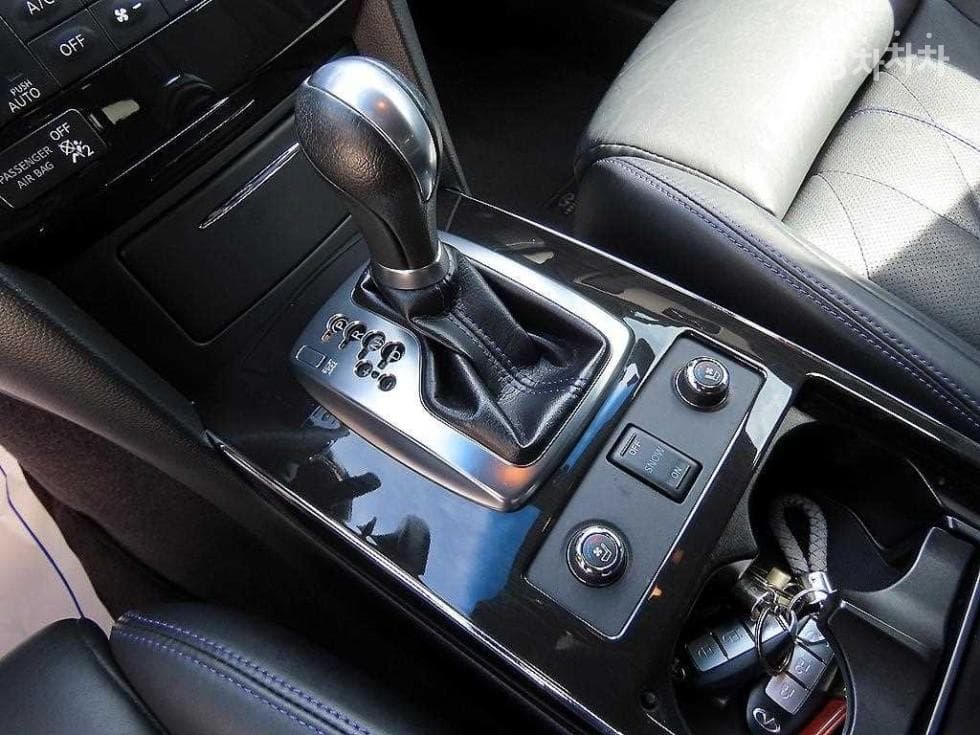 Местен피니티 QX70S 3.7 AWD - 10