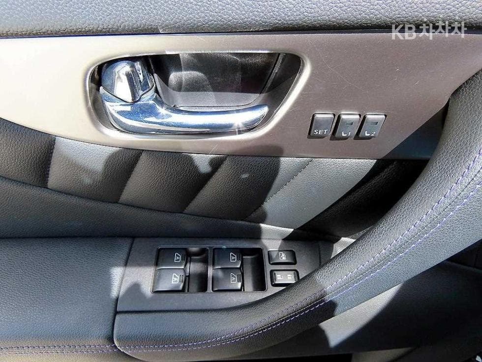 Местен피니티 QX70S 3.7 AWD - 11