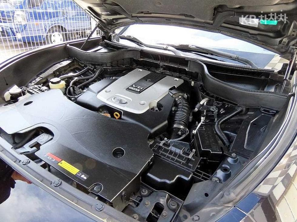 Местен피니티 QX70S 3.7 AWD - 19