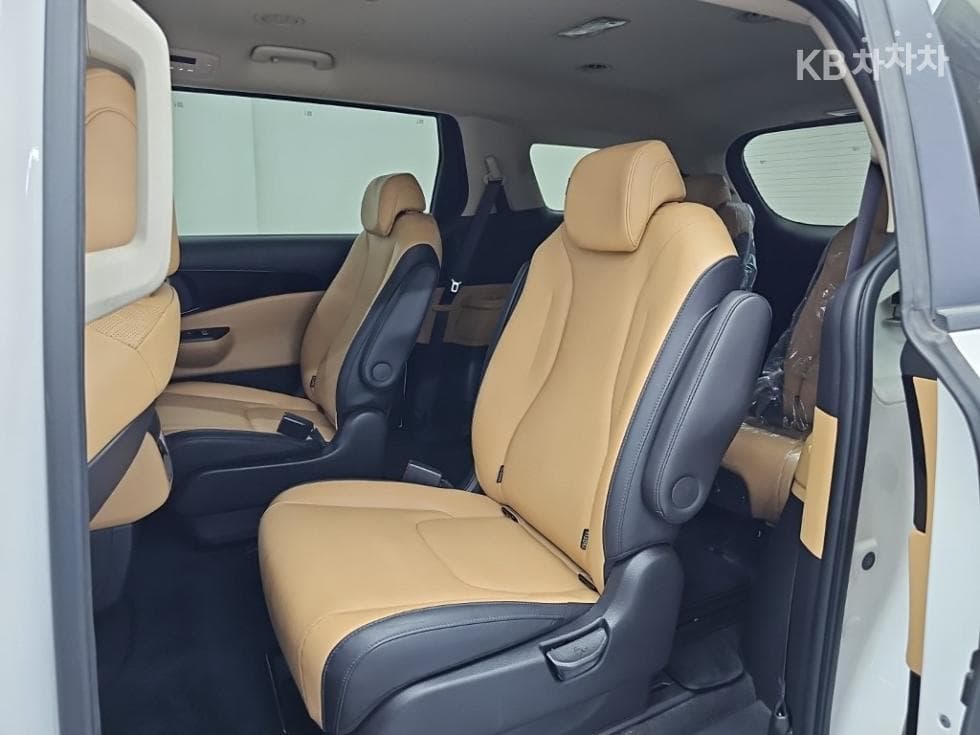 Kia Carnival 4th generationD2.2 9-seater Prestige - 12
