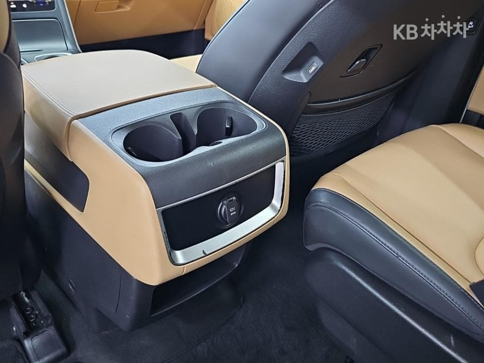 Kia Carnival 4th generationD2.2 9-seater Prestige - 15