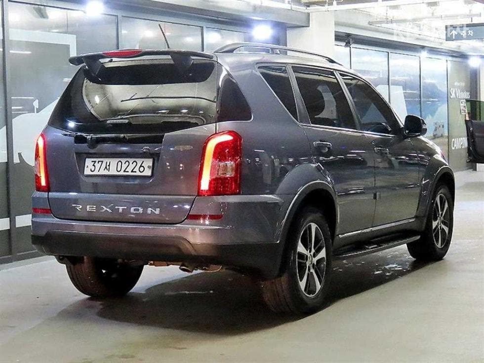 KG Mobility RextonW7-seater (Limousine) 4WD RX7 Prestige - 4