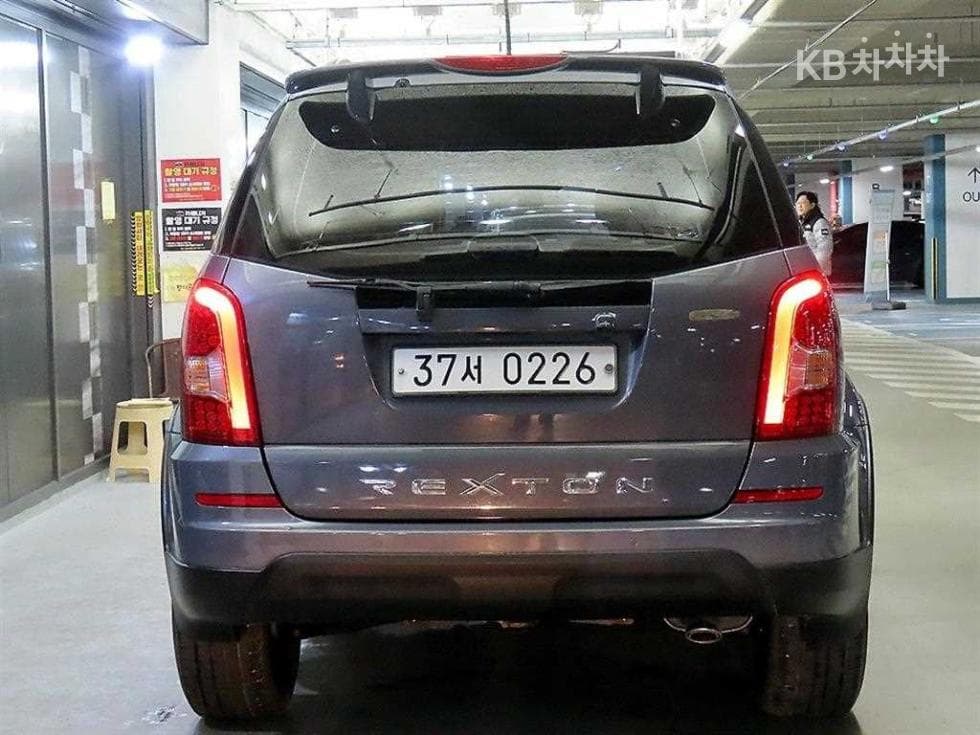 KG Mobility RextonW7-seater (Limousine) 4WD RX7 Prestige - 5