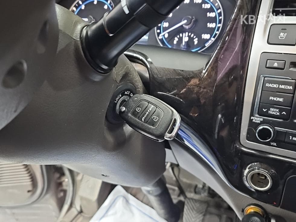 Хюндай Porter 2Удължено междуосие Двойна Кабина CRDi Premium - 16