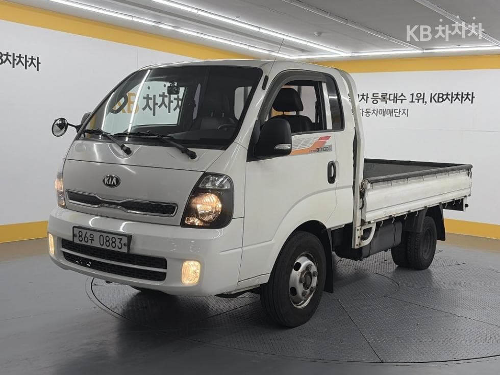 Киа Бонго 3 (лек) 1.2Тон Удължено междуосие Королевска кабина CRDi Престиж - Image 1