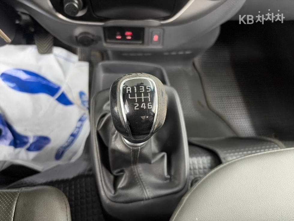 Киа Бонго 3 (лек)1.2Тон Удължено междуосие Королевска кабина CRDi Престиж - 8