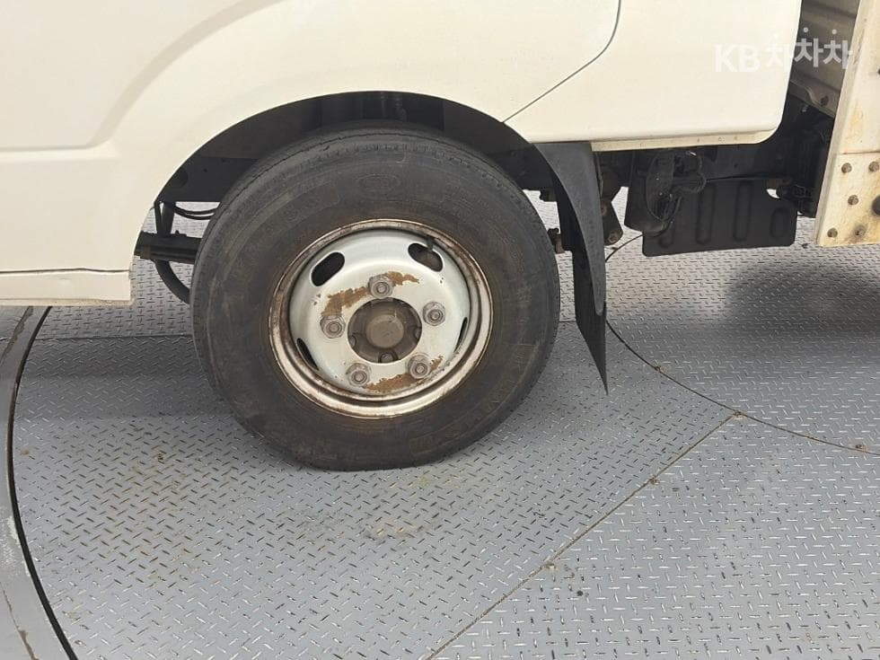 Киа Бонго 3 (лек)1.2Тон Удължено междуосие Королевска кабина CRDi Престиж - 17