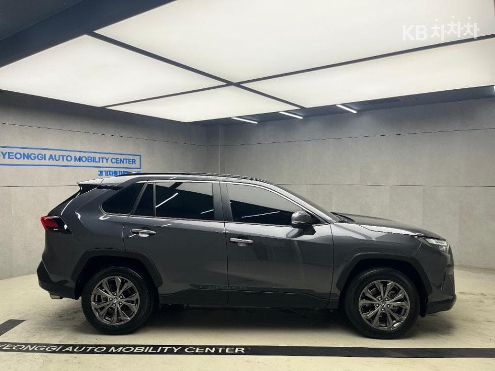 Toyota New RAV42.5L hybrid AWD Limited - 2