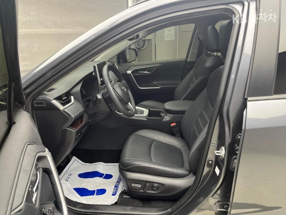 Toyota New RAV42.5L hybrid AWD Limited - 5