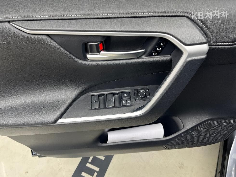 Toyota New RAV42.5L hybrid AWD Limited - 11