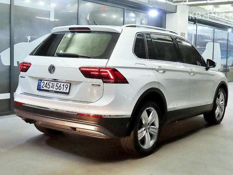 Volkswagen The New (facelift) Tiguan2.0 Turbo Diesel Injection 4Motion Prestige - 4