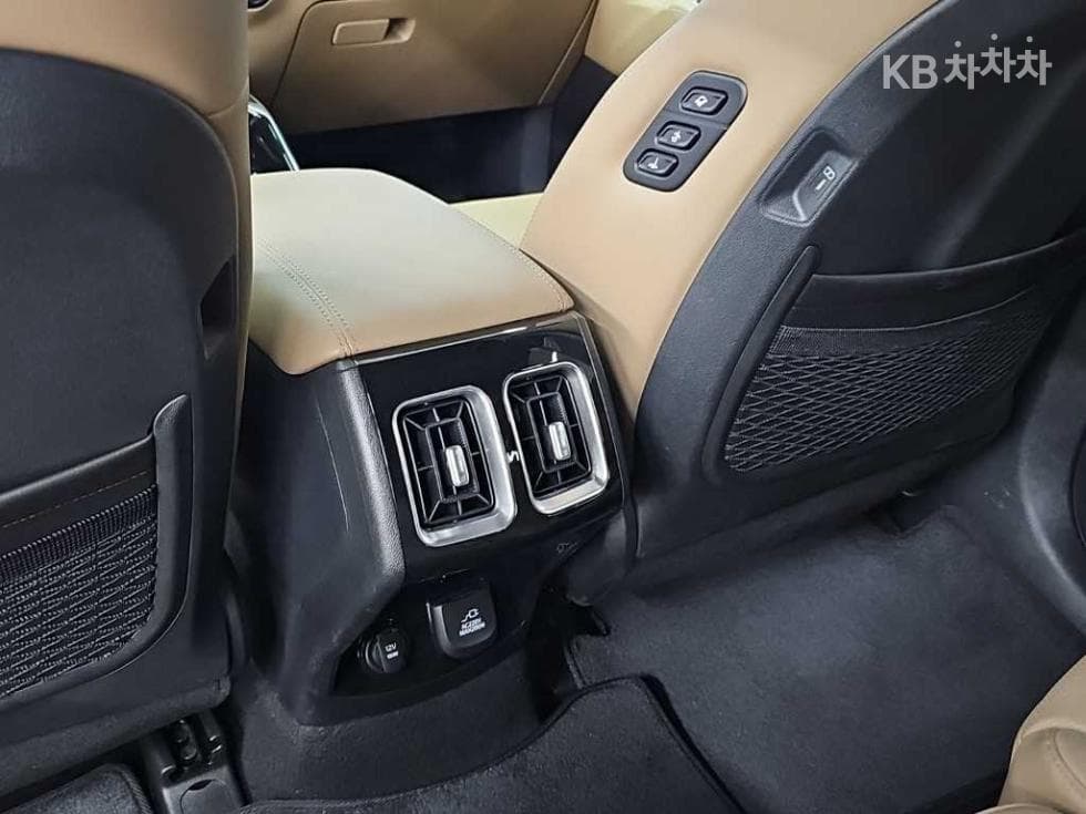Киа The New (фейслифт) Sorento Хибрид MQ41.6T HEV 2WD Signature - 13
