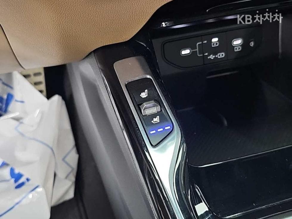 Киа The New (фейслифт) Sorento Хибрид MQ41.6T HEV 2WD Signature - 18