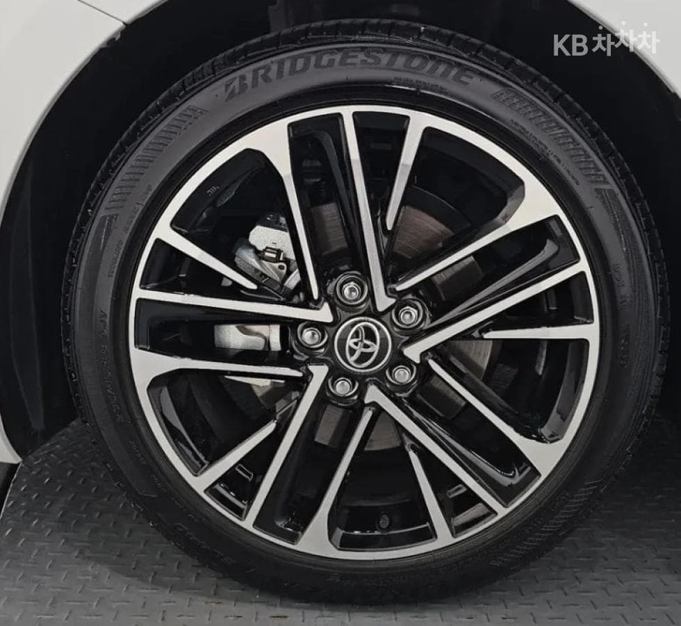 Toyota Camry XV802.5L хибрид XLE - 5