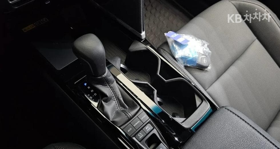 Toyota Camry XV802.5L хибрид XLE - 9