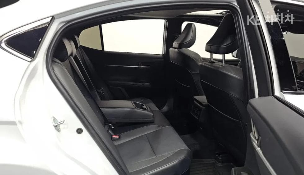 Toyota Camry XV802.5L хибрид XLE - 11