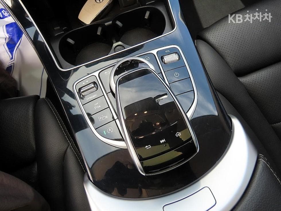 Mercedes-Benz The New (фейслифт) C-КласC200 Avantgarde W205 - 13