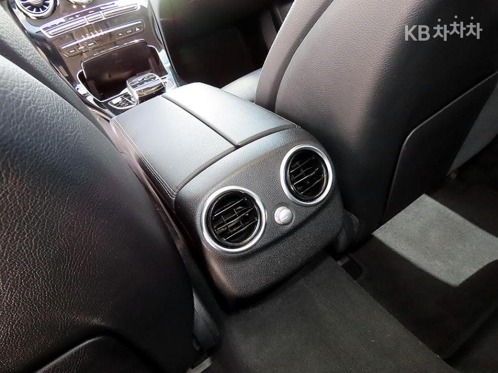 Mercedes-Benz The New (фейслифт) C-КласC200 Avantgarde W205 - 17