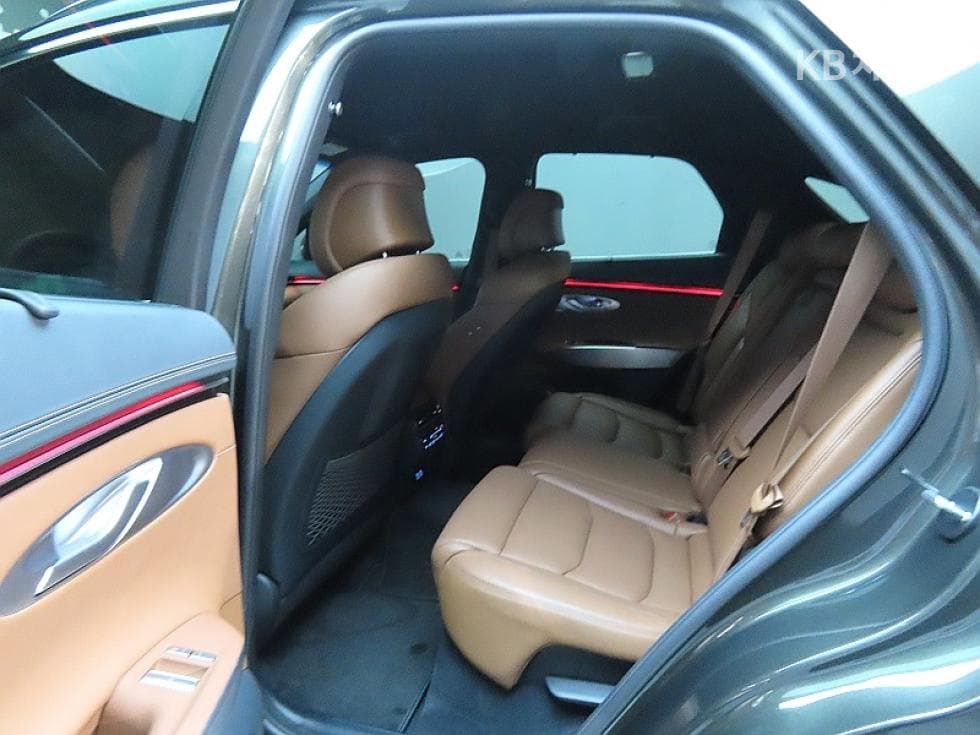 Genesis GV70Gasoline 2.5T AWD - 11