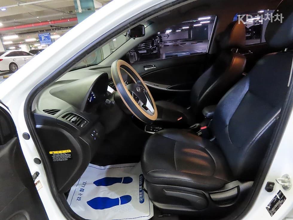 Хюндай Акцент(신형)1.4 VVT Premium - 6