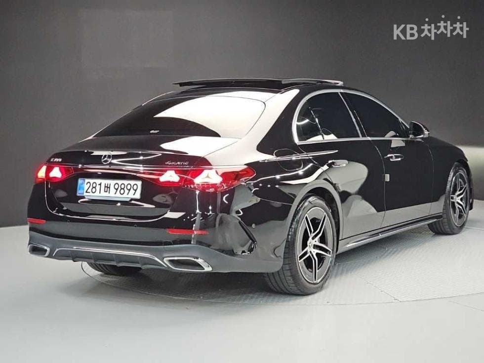 Mercedes-Benz E-클래스 (W214)E300 4MATIC AMG Line - 4