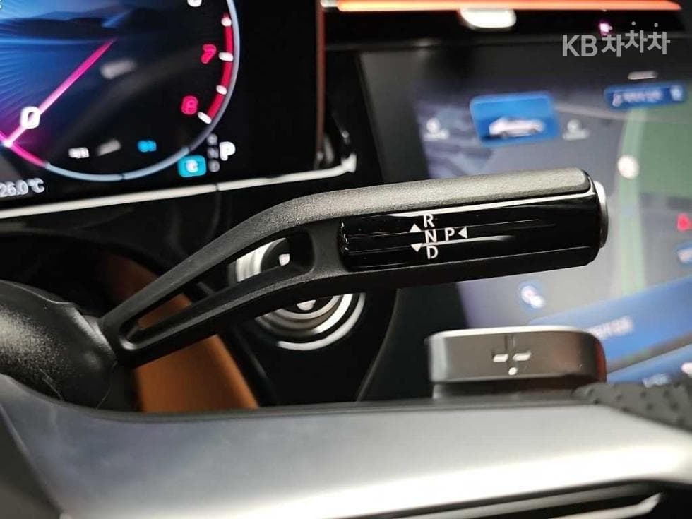 Mercedes-Benz E-클래스 (W214)E300 4MATIC AMG Line - 8