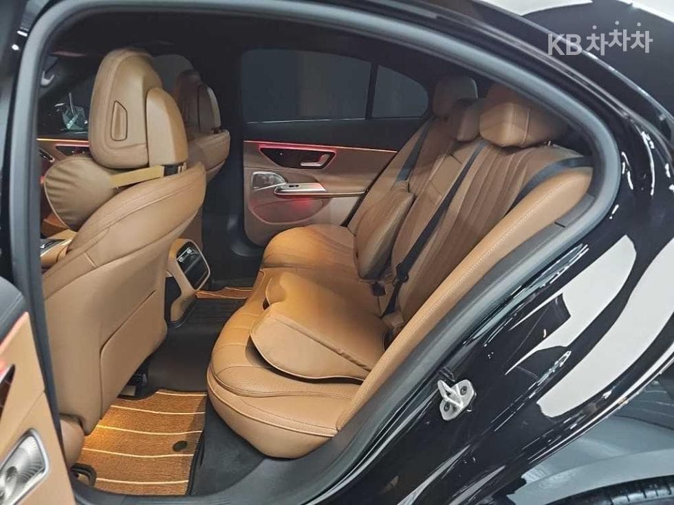 Mercedes-Benz E-클래스 (W214)E300 4MATIC AMG Line - 12