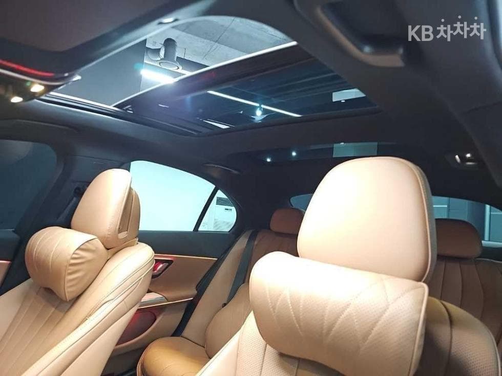 Mercedes-Benz E-클래스 (W214)E300 4MATIC AMG Line - 14
