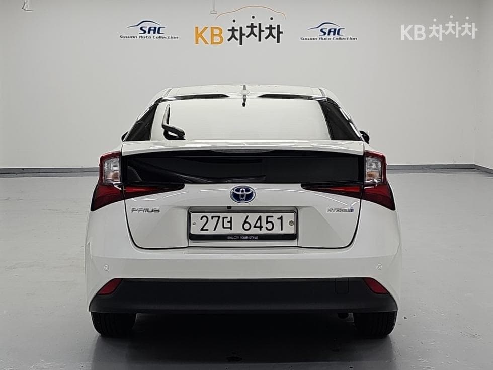 Toyota Prius 4-то поколение1.8 Стандартен - 3