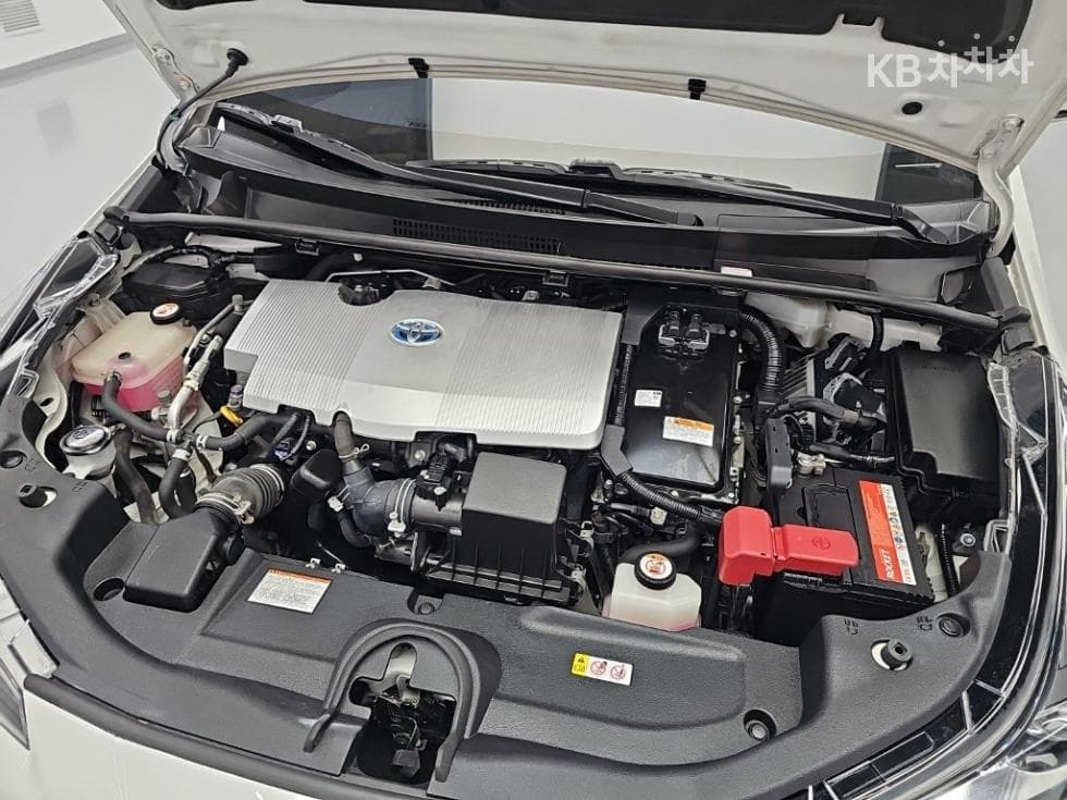 Toyota Prius 4-то поколение1.8 Стандартен - 5