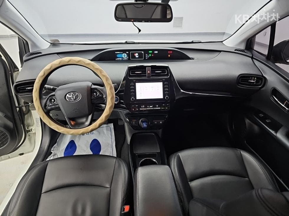Toyota Prius 4-то поколение1.8 Стандартен - 7