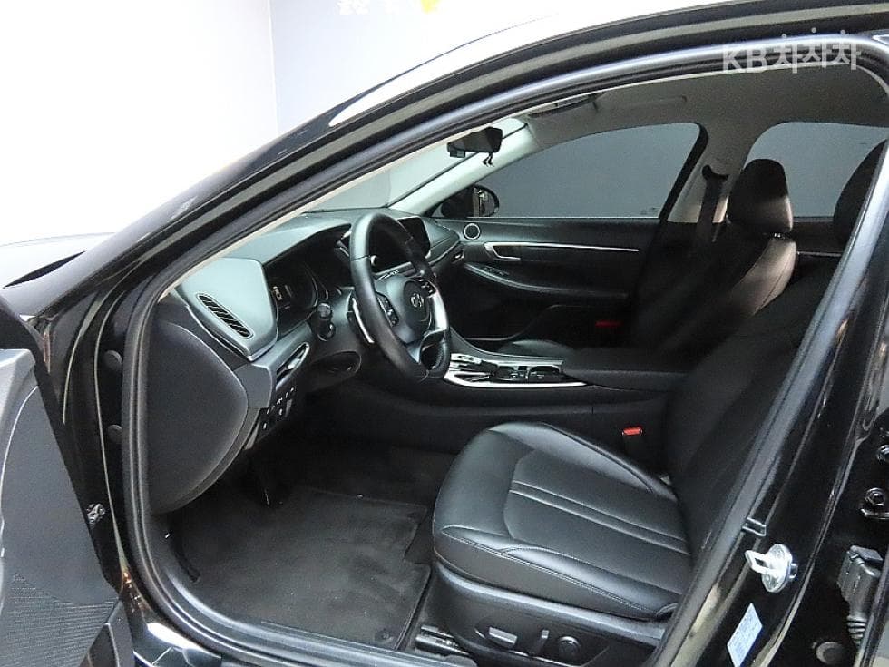 Hyundai Sonata (DN8)2.0 Premium Plus - 10