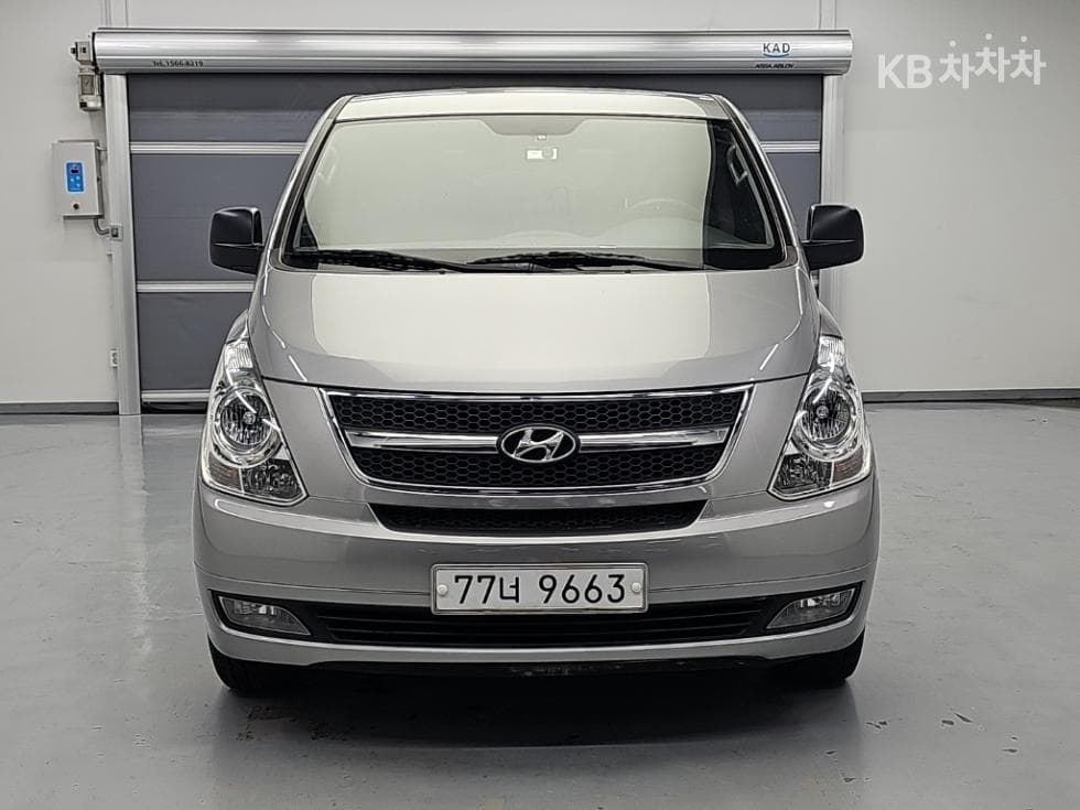 Hyundai Grand Starex11-seater Wagon CVX Premium - 2