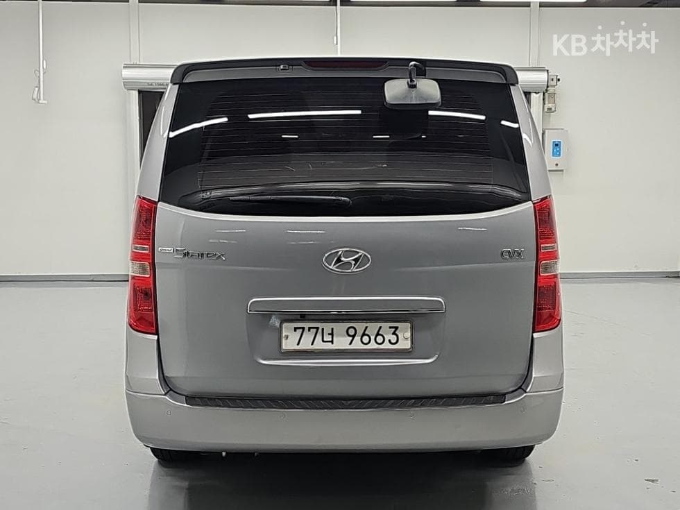 Hyundai Grand Starex11-seater Wagon CVX Premium - 3