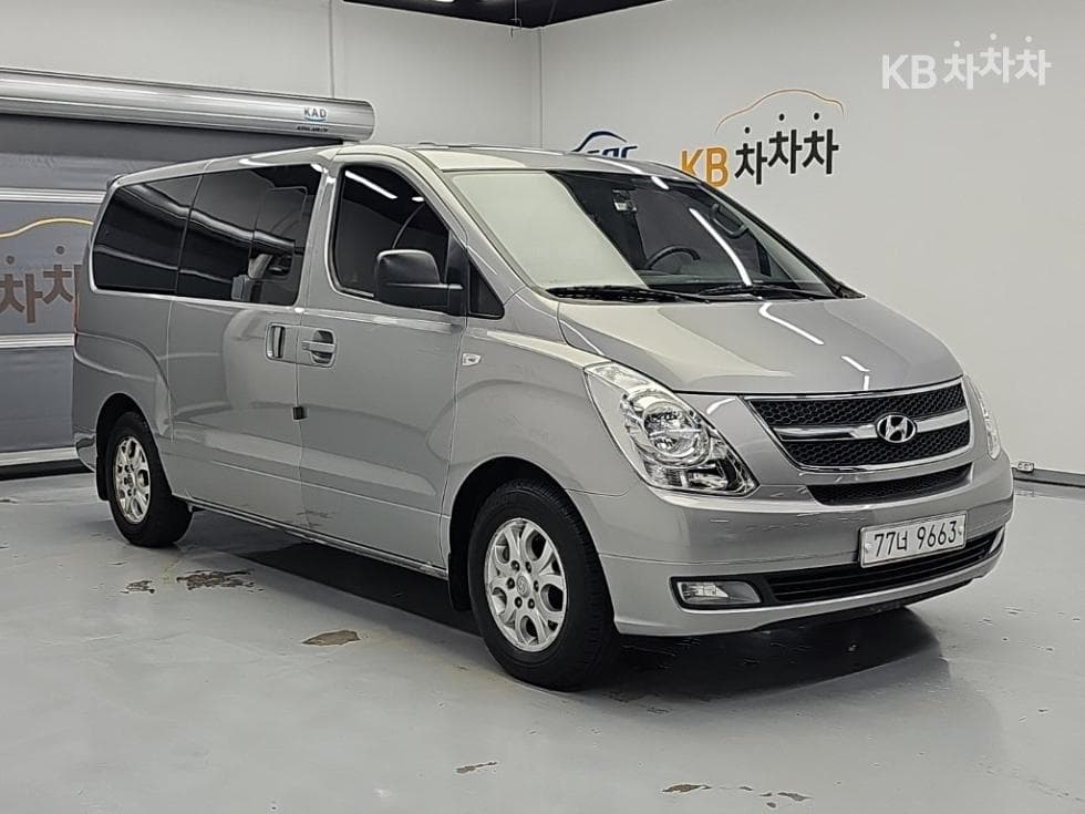 Hyundai Grand Starex11-seater Wagon CVX Premium - 4