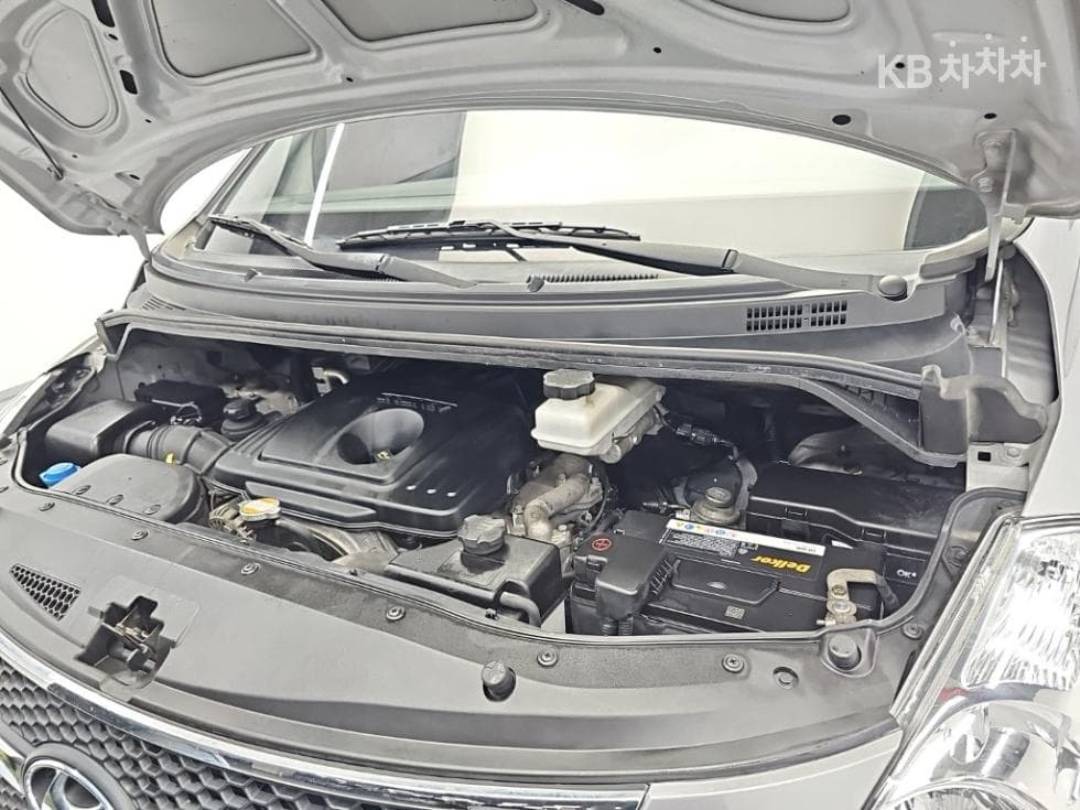 Hyundai Grand Starex11-seater Wagon CVX Premium - 5