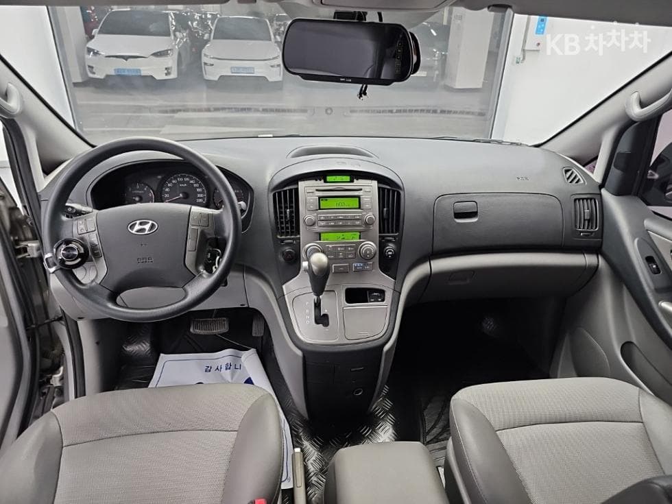 Hyundai Grand Starex11-seater Wagon CVX Premium - 7