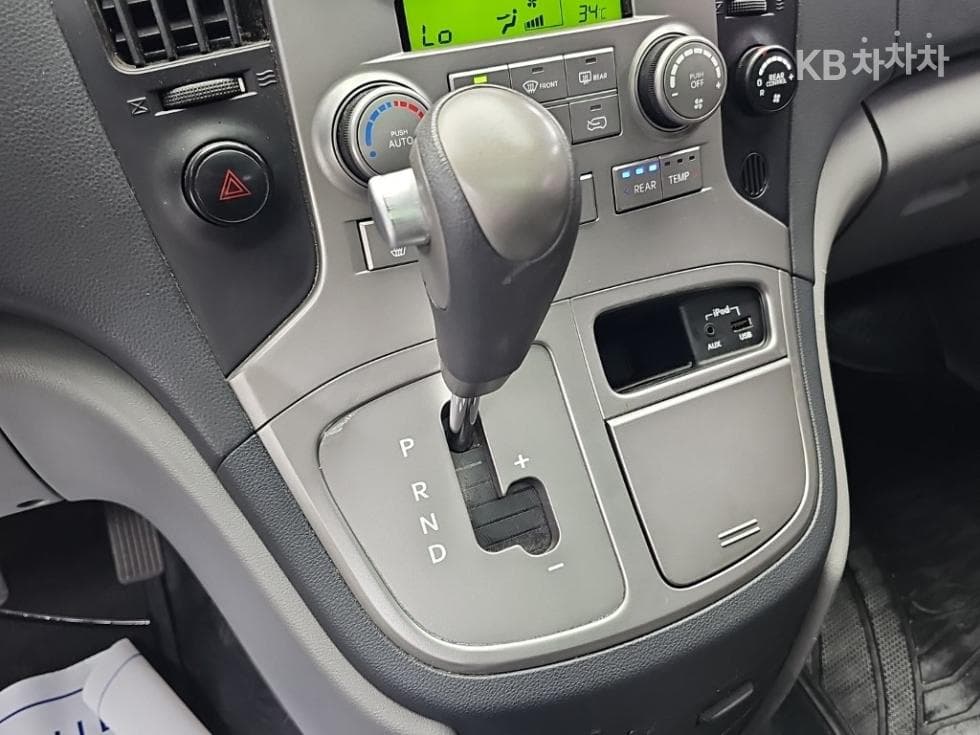 Hyundai Grand Starex11-seater Wagon CVX Premium - 8