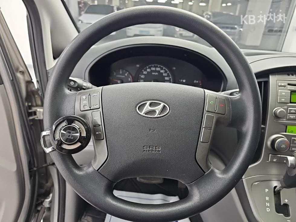Hyundai Grand Starex11-seater Wagon CVX Premium - 9