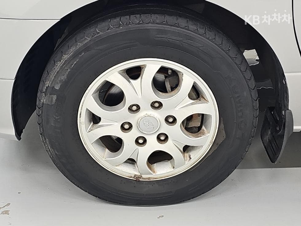Hyundai Grand Starex11-seater Wagon CVX Premium - 19