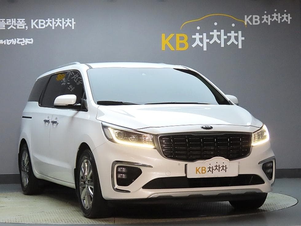 Kia The New (facelift) Carnival9-seater 2.2 Diesel Prestige - 3