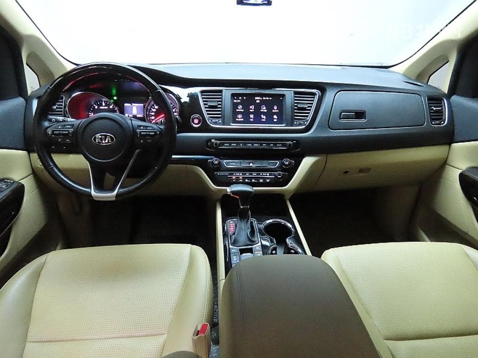 Kia The New (facelift) Carnival9-seater 2.2 Diesel Prestige - 6