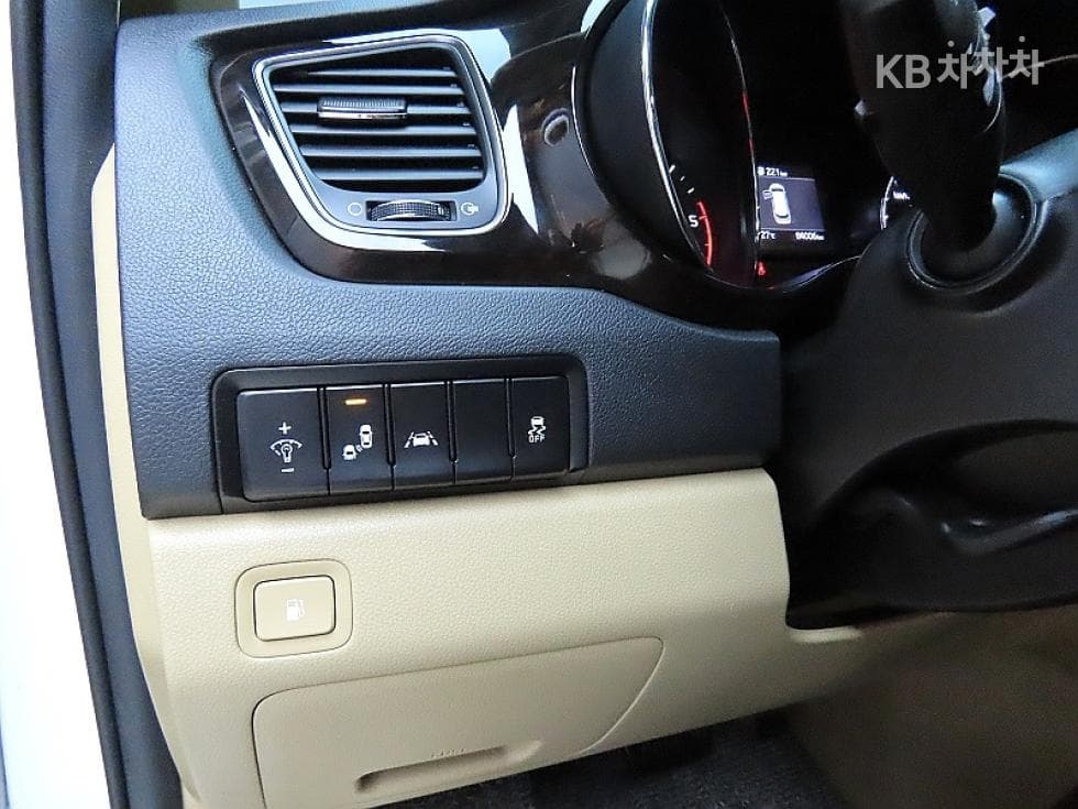 Kia The New (facelift) Carnival9-seater 2.2 Diesel Prestige - 13